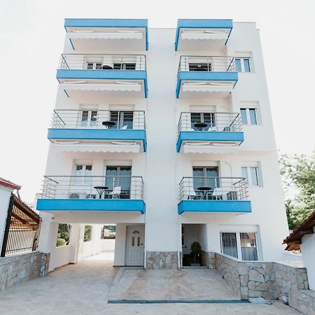 Blue And White Luxury Suites Nea Kallikrateia Εξωτερικό φωτογραφία