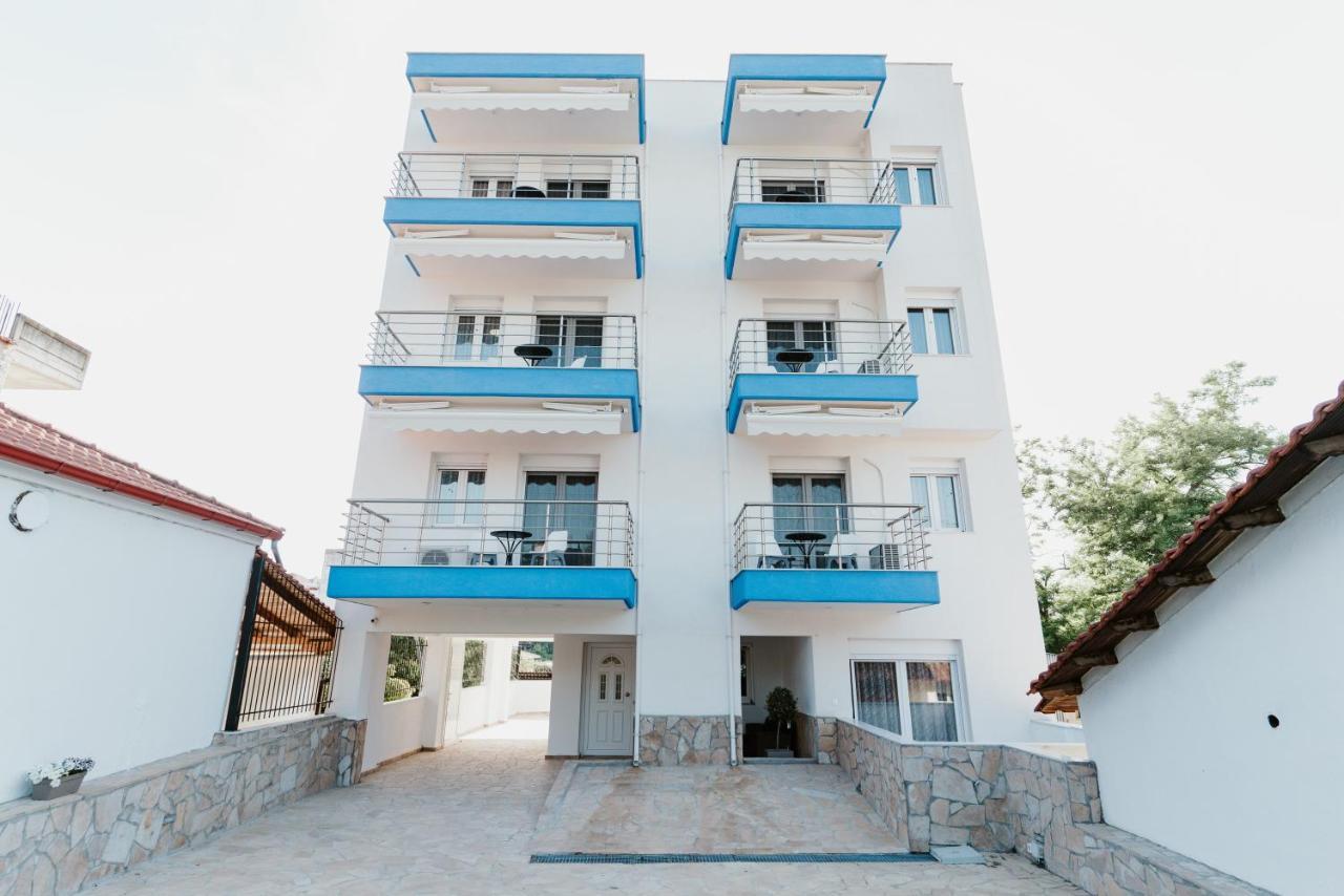 Blue And White Luxury Suites Nea Kallikrateia Εξωτερικό φωτογραφία
