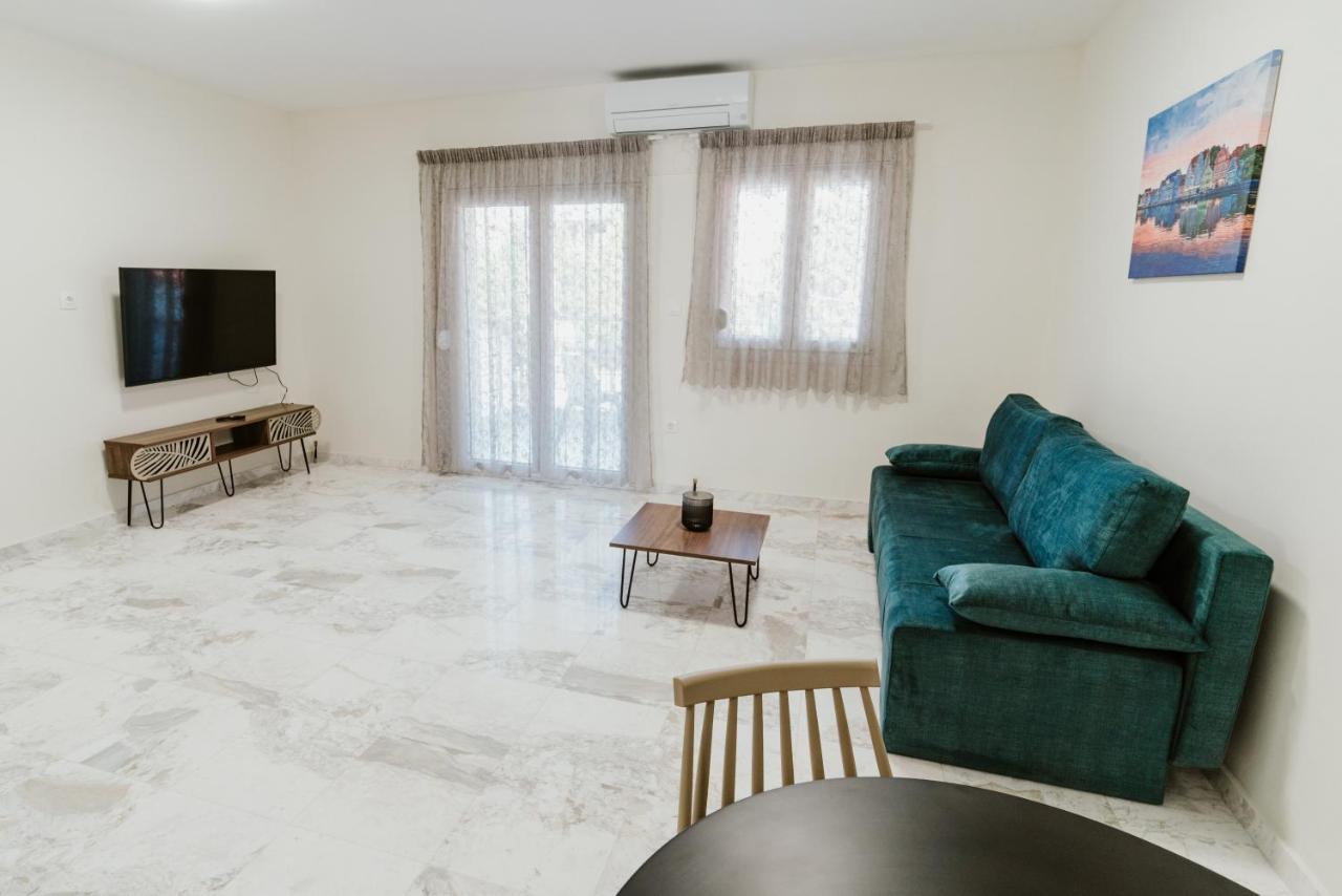 Blue And White Luxury Suites Nea Kallikrateia Εξωτερικό φωτογραφία