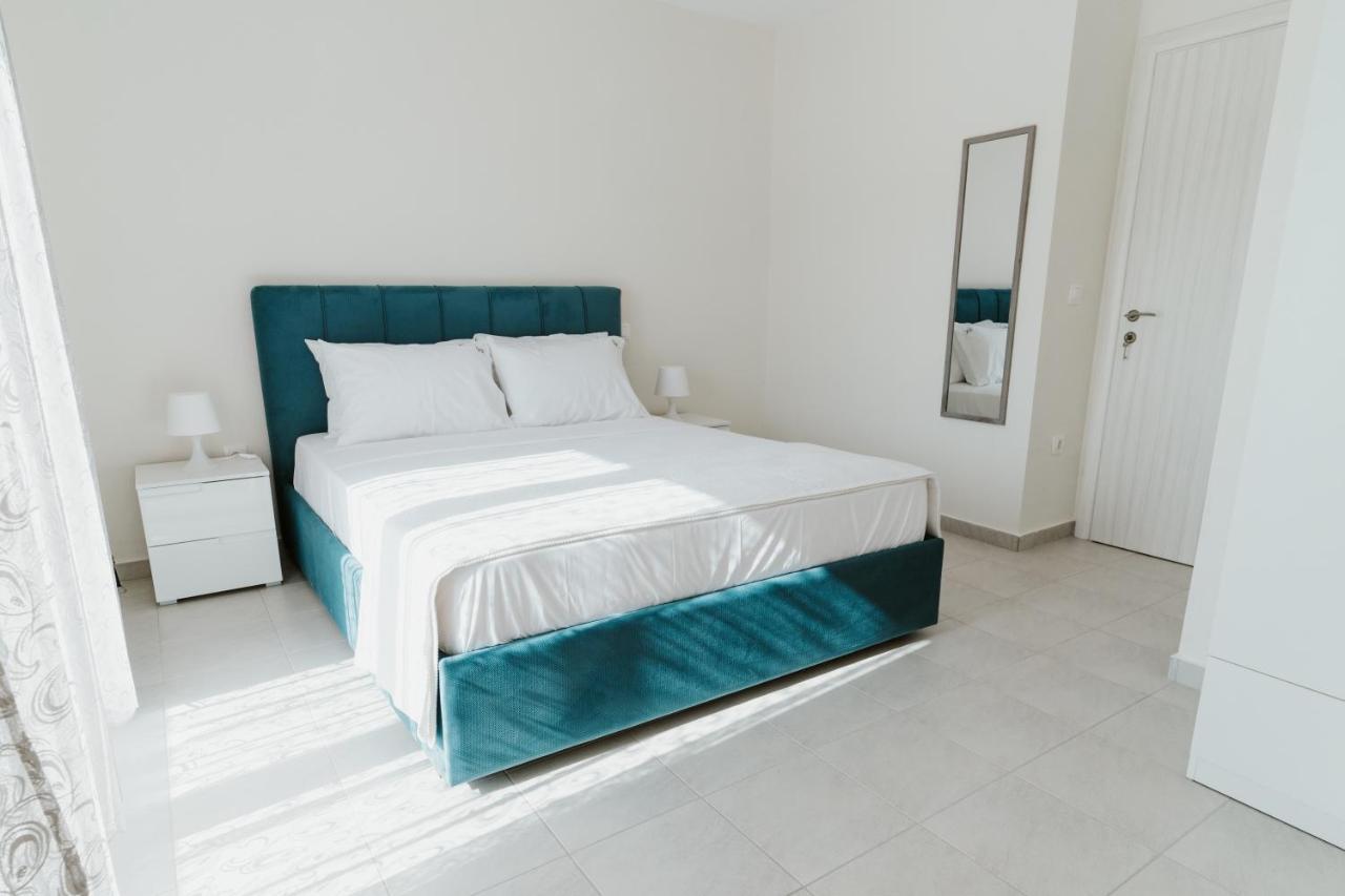 Blue And White Luxury Suites Nea Kallikrateia Εξωτερικό φωτογραφία