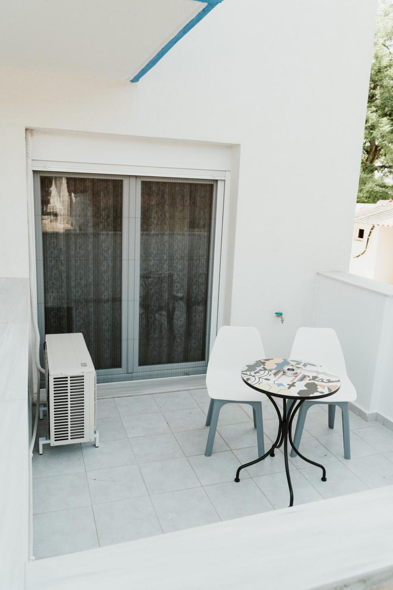 Blue And White Luxury Suites Nea Kallikrateia Εξωτερικό φωτογραφία