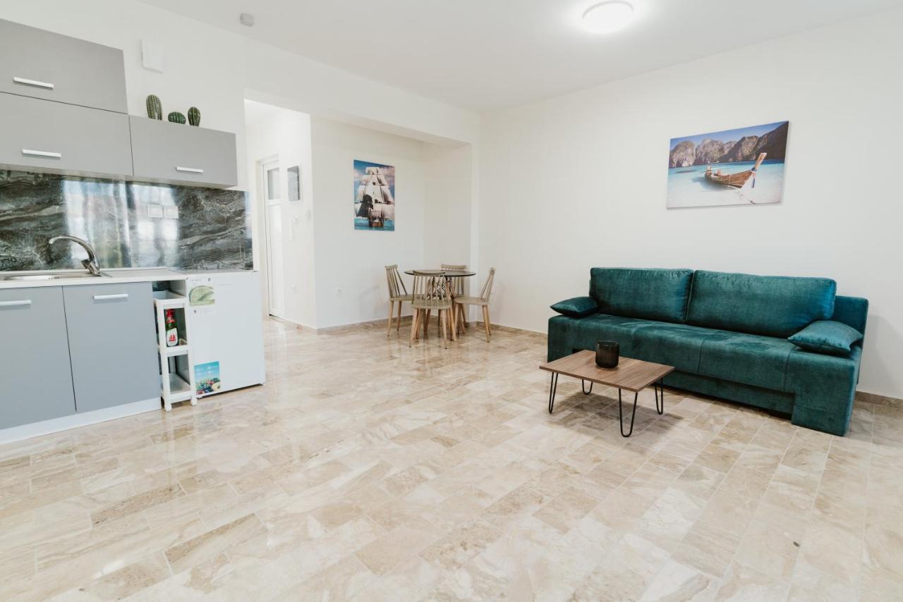 Blue And White Luxury Suites Nea Kallikrateia Εξωτερικό φωτογραφία