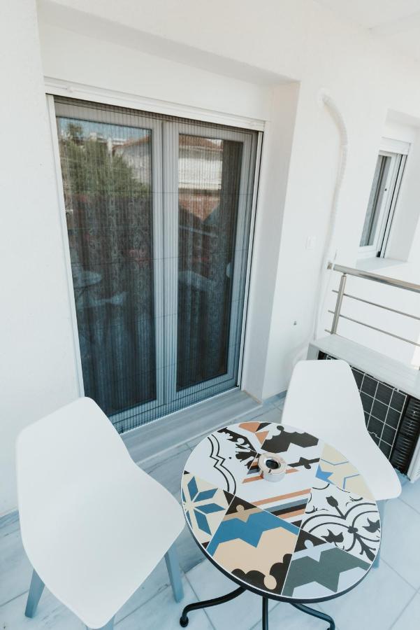 Blue And White Luxury Suites Nea Kallikrateia Εξωτερικό φωτογραφία