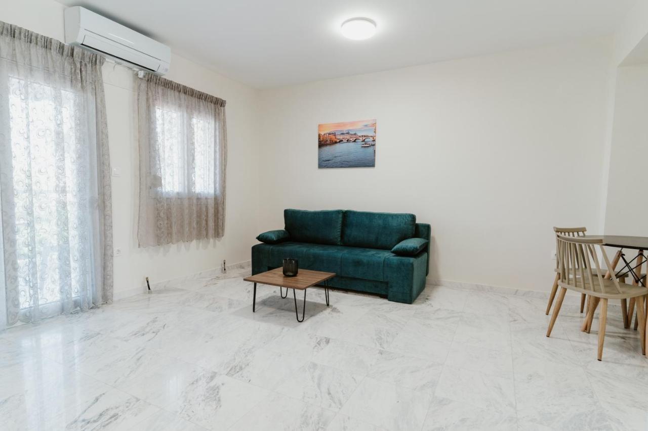 Blue And White Luxury Suites Nea Kallikrateia Εξωτερικό φωτογραφία
