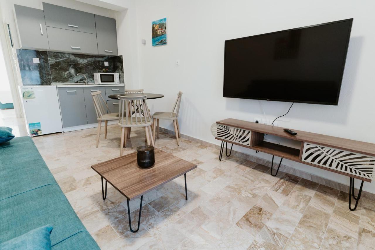 Blue And White Luxury Suites Nea Kallikrateia Εξωτερικό φωτογραφία