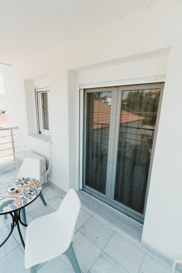 Blue And White Luxury Suites Nea Kallikrateia Εξωτερικό φωτογραφία