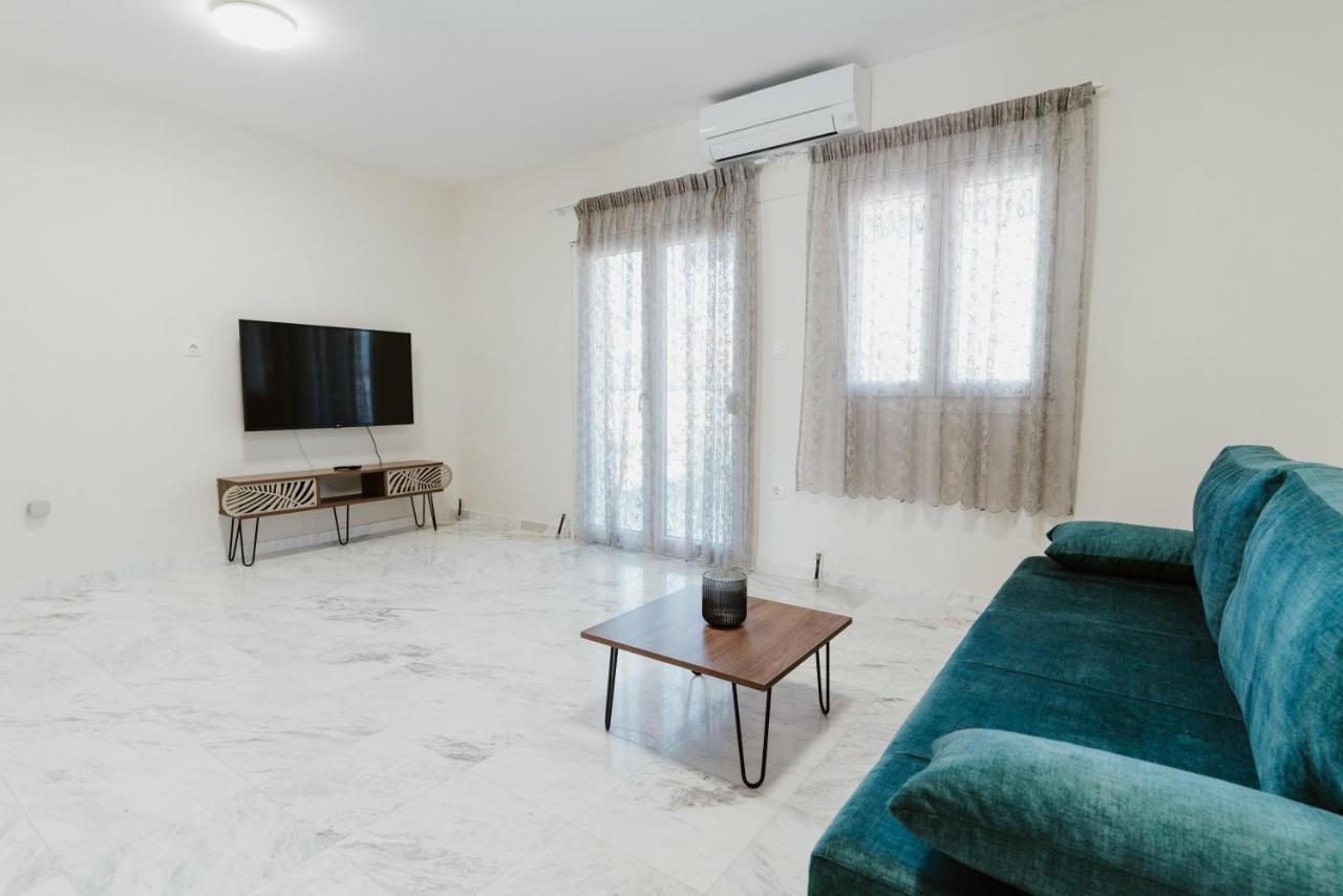 Blue And White Luxury Suites Nea Kallikrateia Εξωτερικό φωτογραφία