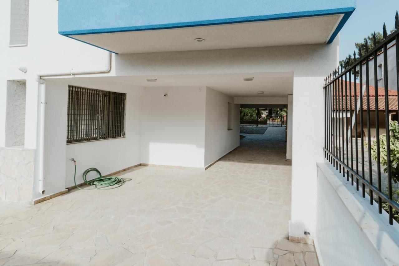 Blue And White Luxury Suites Nea Kallikrateia Εξωτερικό φωτογραφία