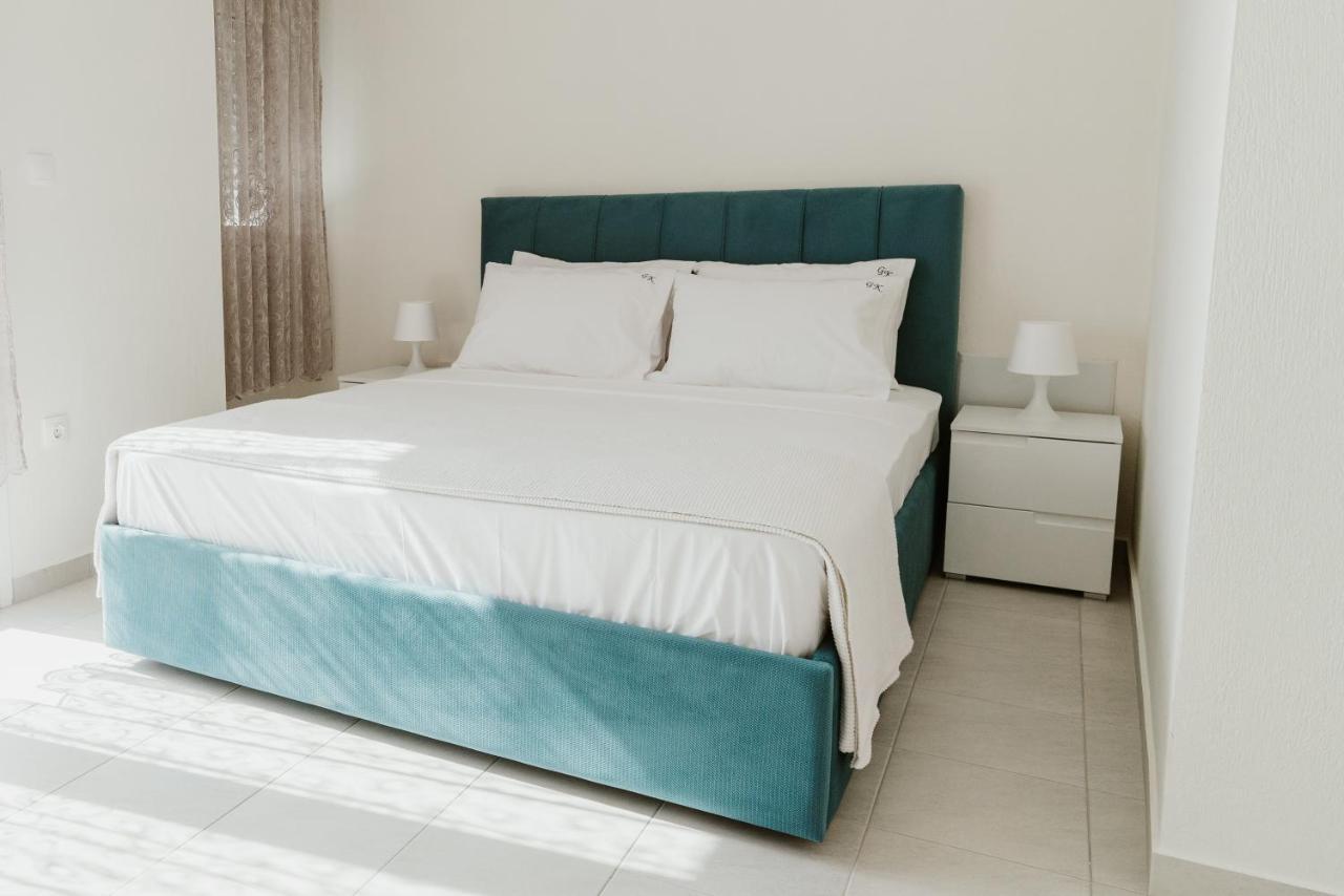 Blue And White Luxury Suites Nea Kallikrateia Εξωτερικό φωτογραφία