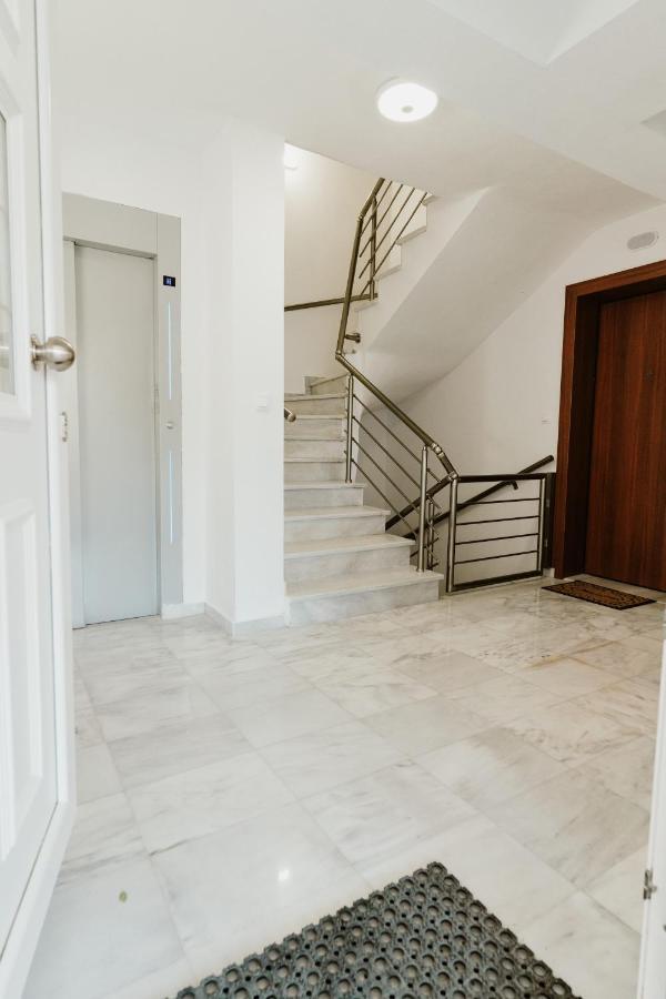 Blue And White Luxury Suites Nea Kallikrateia Εξωτερικό φωτογραφία