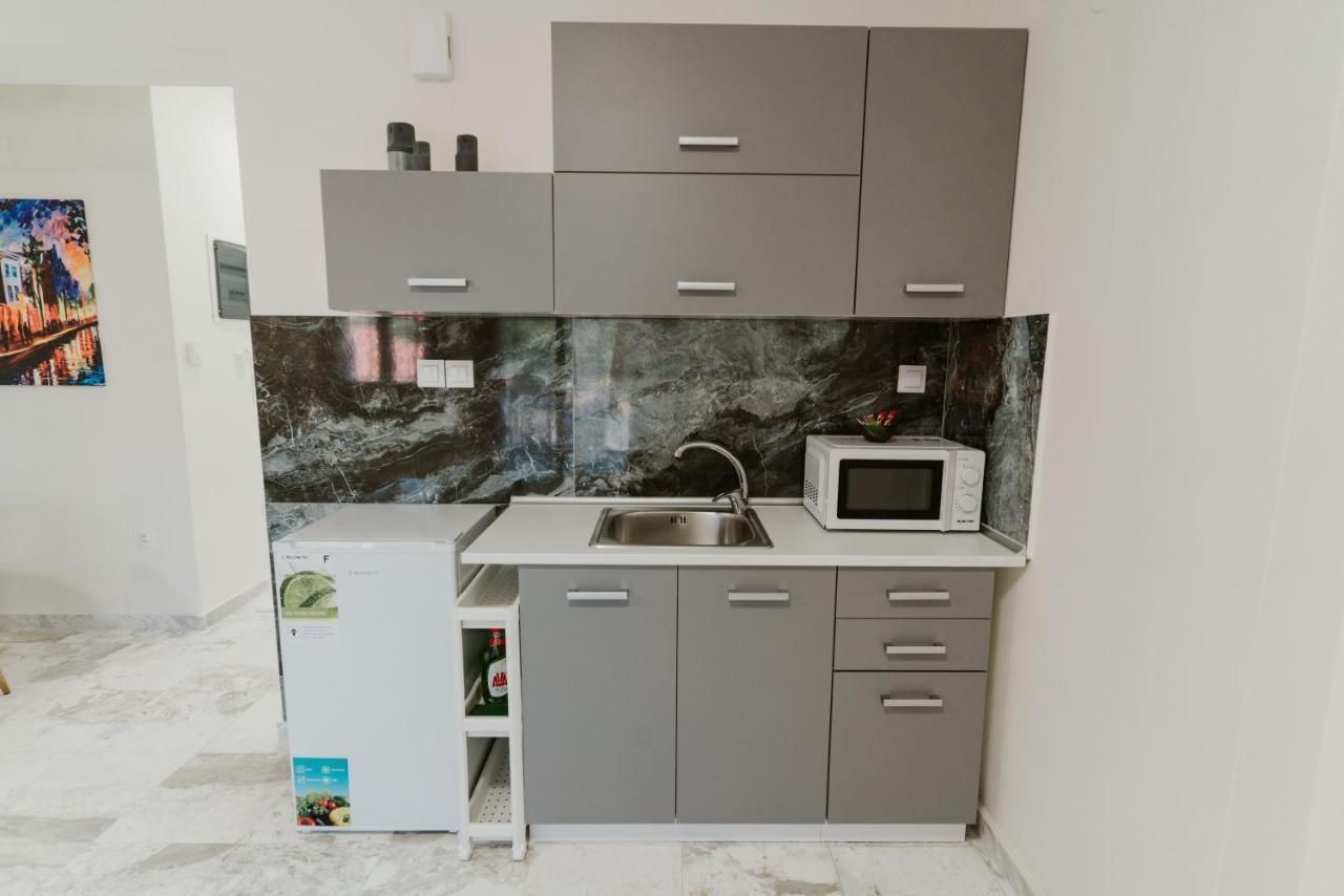 Blue And White Luxury Suites Nea Kallikrateia Εξωτερικό φωτογραφία