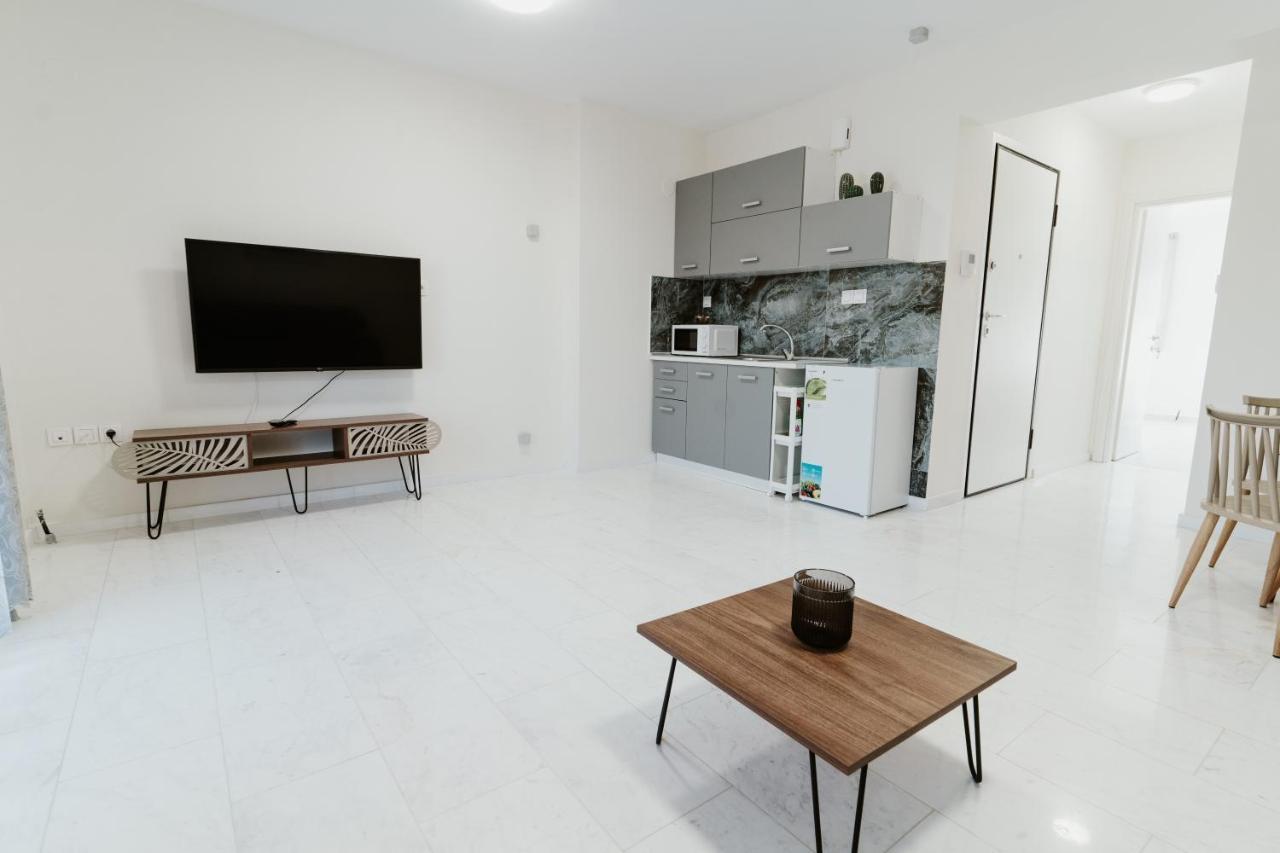 Blue And White Luxury Suites Nea Kallikrateia Εξωτερικό φωτογραφία